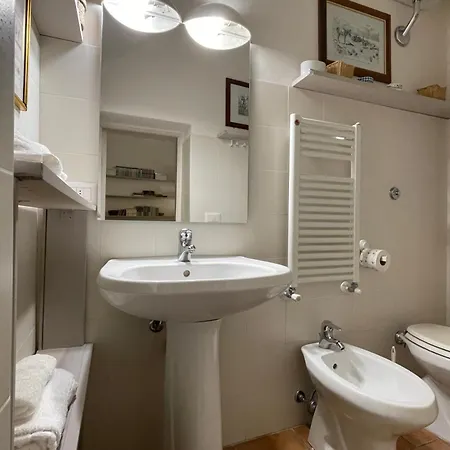 Lägenhet Lombarde 30 Near Piazza Il Campo *